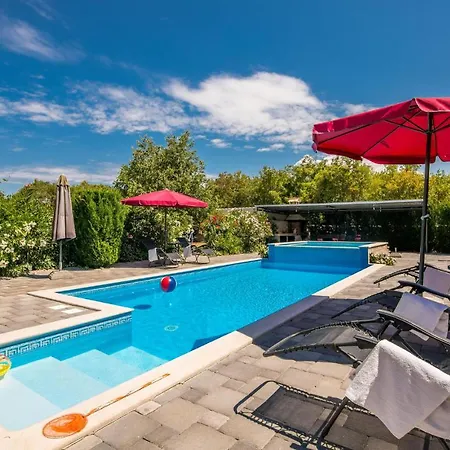 Awesome In Krk With Kitchen Apartmán *