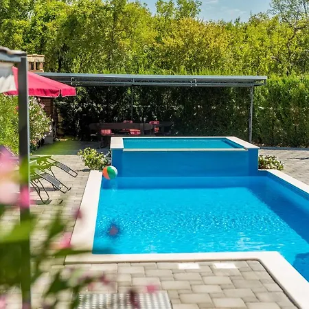 Apartmán Awesome In Krk With Kitchen Bajcici