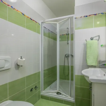 Awesome In Krk With Kitchen アパート Bajčići