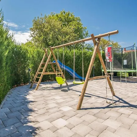 アパート Awesome In Krk With Kitchen Bajčići