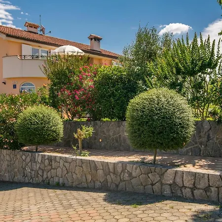 アパート Awesome In Krk With Kitchen Bajčići