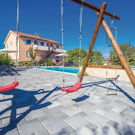 アパート Awesome In Krk With Kitchen Bajčići