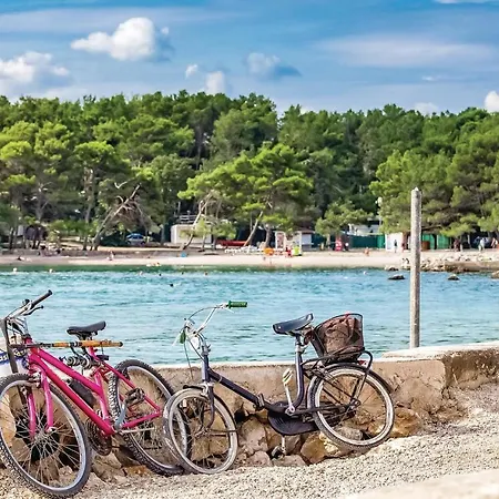 Apartmán Awesome In Krk With Kitchen Bajcici